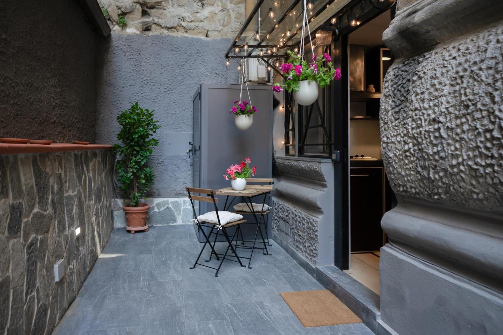 La Casa Del Gigante - * Naples